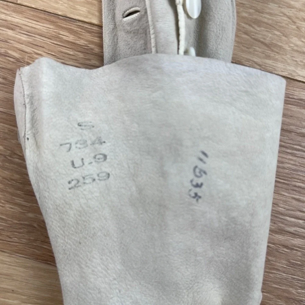 Aris Made in France‎ Cream Suede Opera Length Mousquetaire Gloves Size 6.5